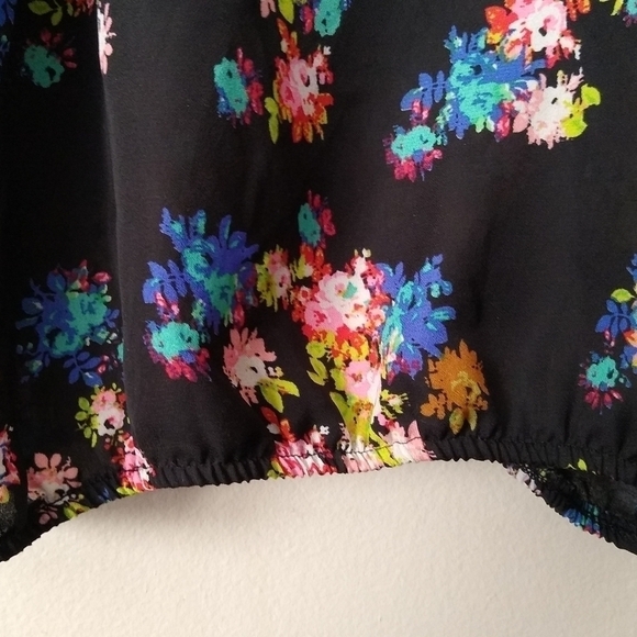 Charlotte Russe Cropped Tank - Picture 3 of 5